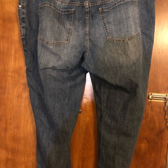 Plus Size 26 Jean Capris - Picture 2 of 3